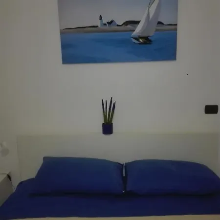 Santy's Rooms: Shared Bath, Location, Near Rome Fair Guest house Fiumicino